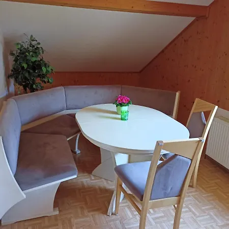 Schwarzinger Apartment *